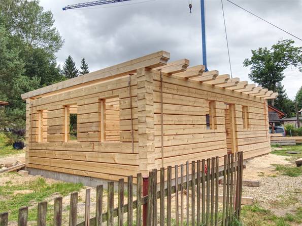 Ökohaus, ein Rohbau aus Holz. Foto:rdonar/ adobe stock