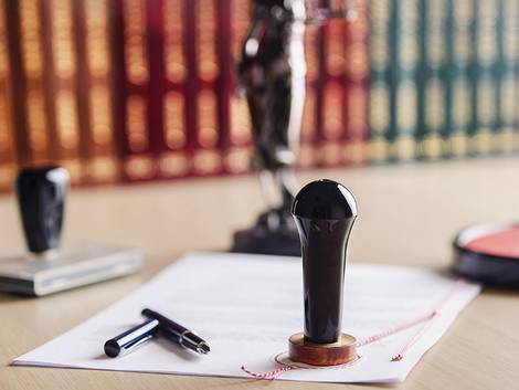 Grundbucheintrag, Grundbuch, Notar, Foto: iStock/ djedzura