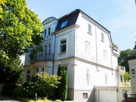 Stadtvilla, historische echte Stadtvilla, Foto: iStock.com / justhavealook