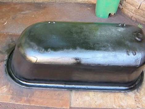 Recycling-Möbel, DIY, Badewannen-Sofa, abschleifen, Foto: greenmoxie.com