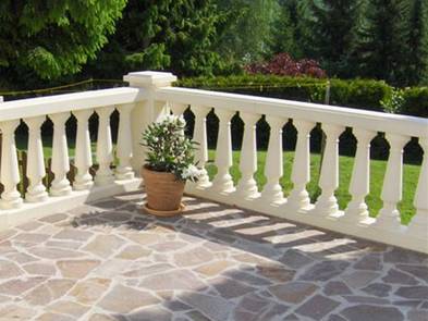 mediterrane Häuser, Terrassenplatten, balustrade, Foto: tdx/Weser Bauelemente
