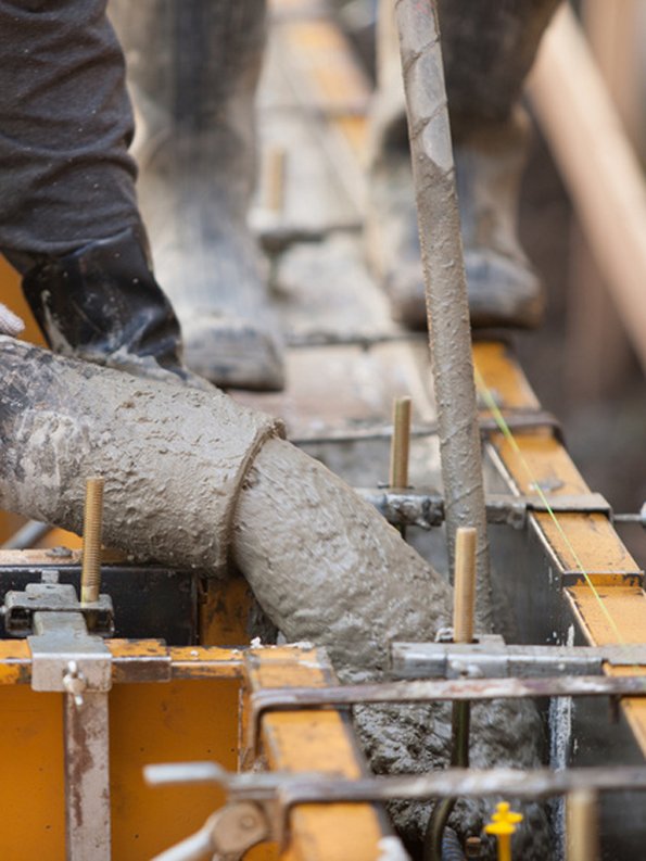 Streifendundament, Beton gießen, Foto: moonrise – fotolia.com