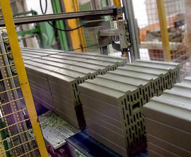Ziegelsteine, Ziegelproduktion, Ziegelabschneider, Foto: Ziegelwerk Bellenberg