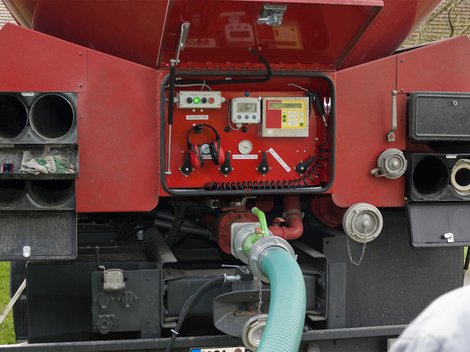 Pelletheizung, Holzpellets, Pelletlieferung, Tanklastwagen, Foto: ClaudiaKnieling / iStock