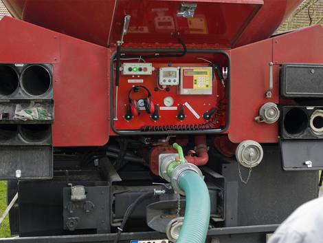 Pelletheizung, Holzpellets, Pelletlieferung, Tanklastwagen, Foto: ClaudiaKnieling / iStock