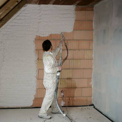 Wand verputzen, diy, selber machen, Maschinenputz aufsprühen, Foto: Jochen Tack / imago