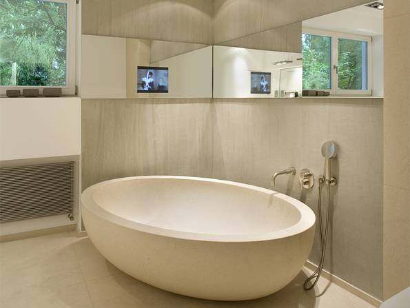 Smart Home, Badezimmer, Bildschirm im Spiegel, Foto: Dreyer