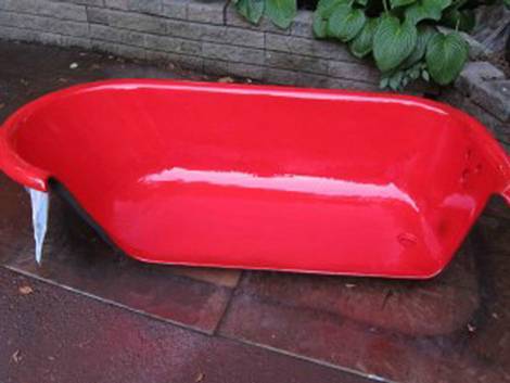 Recycling-Möbel, DIY, Badewannen-Sofa, lackieren, Foto: greenmoxie.com