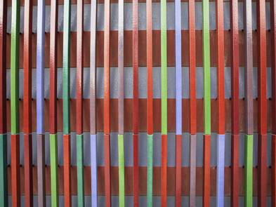Fassadenkonstruktion, bunte Keramikstäbe, sogenannte Baguettes an der Fassade des Museum Brandhorst in München, Foto: digitalimagination / iStock