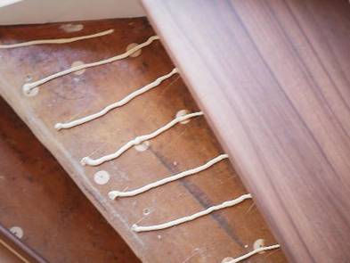 Laminat Treppe Kleber BHK Laminat auf Treppen verlegen, Montagekleber auftragen, Foto: BHK Holz- und Kunststoff KG H. Kottmann