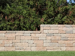 Sichtschutz, Gartenmauer, Trockenmauer, Foto: iStock / yenwen