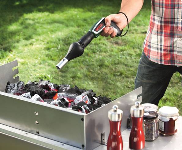 Ixo-BBQ, Foto: Bosch Akkuschrauber, Grill, grillen, Fön, Blasebalg, BBQ, Barbecue, Foto: Bosch