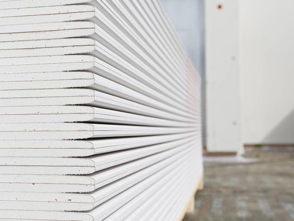 Leichtbauwand, Trockenbauwand, Gipsplatte, OSB-Platte, Foto: zlikovec / iStock