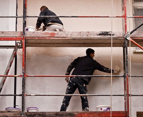 Haus sanieren, Arbeiter auf Gerüst, Foto: Bauherrenschutzbund (BSB)