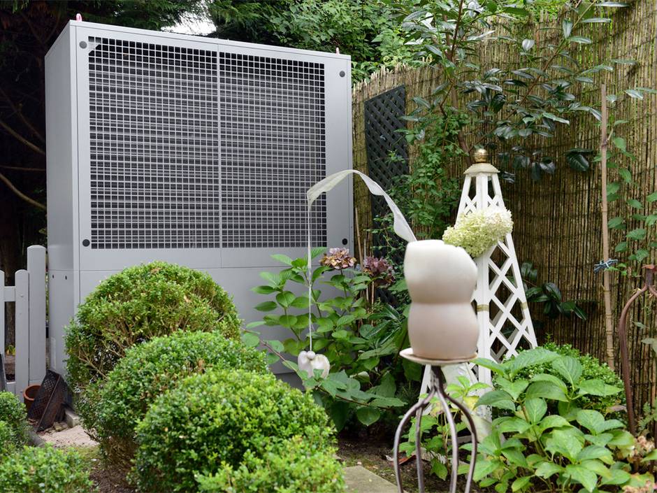 Welche Wärmepumpe, Luftwärmepumpe im Garten, Foto: BWP