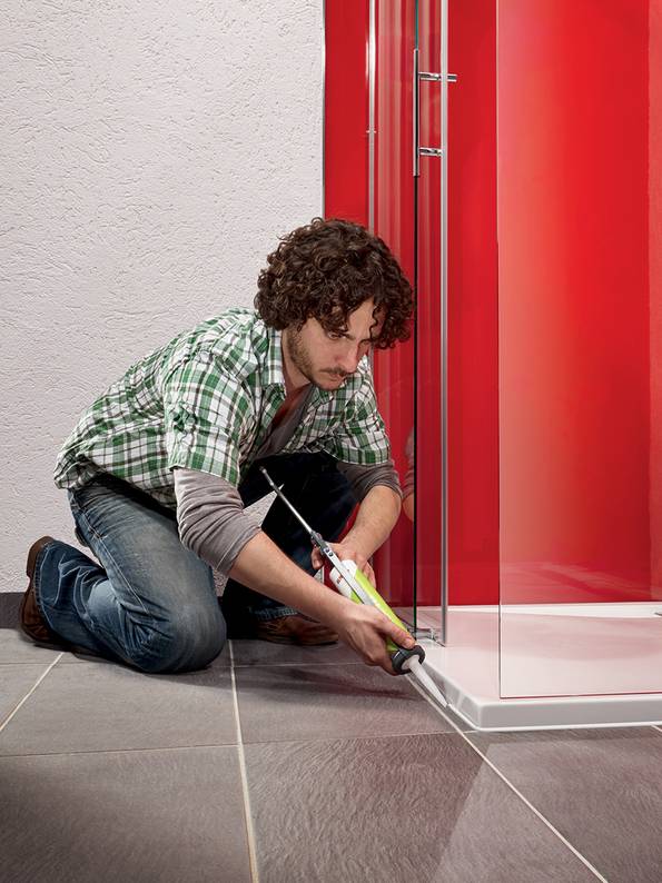 Bad renovieren, Badrenovierung, Badsanierung, Badezimmer modernisieren, bodengleiche Dusche einbauen, Foto: Hornbach