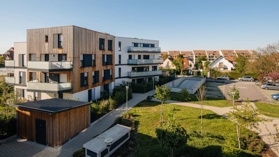 Haustyp, Blick von schräg oben auf eine Wohnsiedlung mit Mehrfamilienhäusern und Einfamilienhäusern, Foto: ifeelstock / stock.adobe.com
