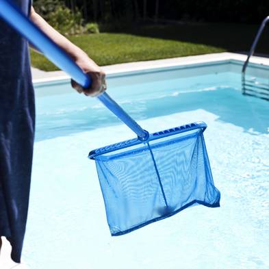 Swimmingpool Poolzubehoer Kescher cottonfioc Swimmingpool, Pool selber bauen, Poolzubehör, Kescher, Foto: cottonfioc - Fotolia.com