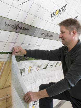 Innenwanddaemmung Dampfbremse Isover Innenwanddämmung, Innendämmung, Wärmedämmung, Altbausanierung, Dampfbremse, Foto: Isover
