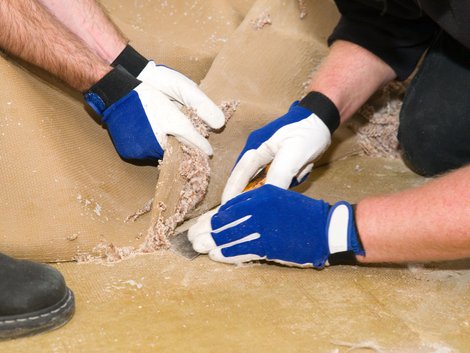 Teppich verlegen, alten Teppich entfernen, Foto: VRD / stock.adobe.com