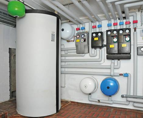 Pufferspeicher IWO Pufferspeicher, Heizungskeller, Foto: Institut für Wärme und Öltechnik e. V.