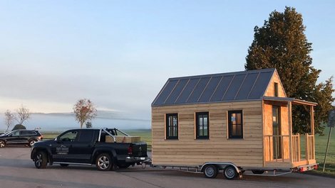 mobiles Haus, Haus auf Rädern als Anhänger eines Pick-Ups. Foto: Tiny House Diekmann