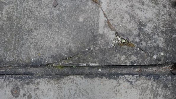 Estrich reparieren, Riss/Haarriss, Foto: Steffen Malyszczyk