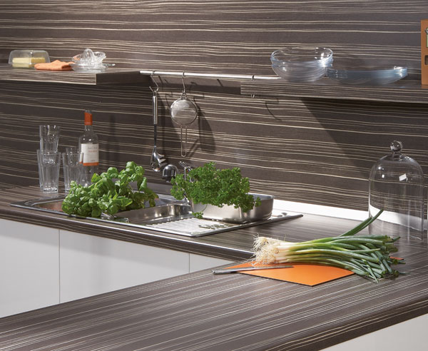 Alternative zu Fliesen: Küchenspiegel aus Glas, Edelstahl, HPL - bauen.de